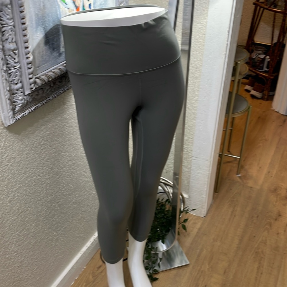Lululemon cropped leggings, size 10